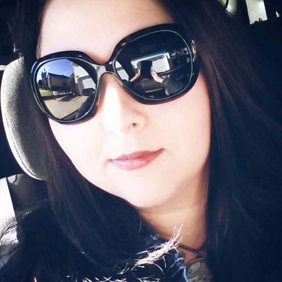 Meet your Posher, Skyler - Picture 2 of 8